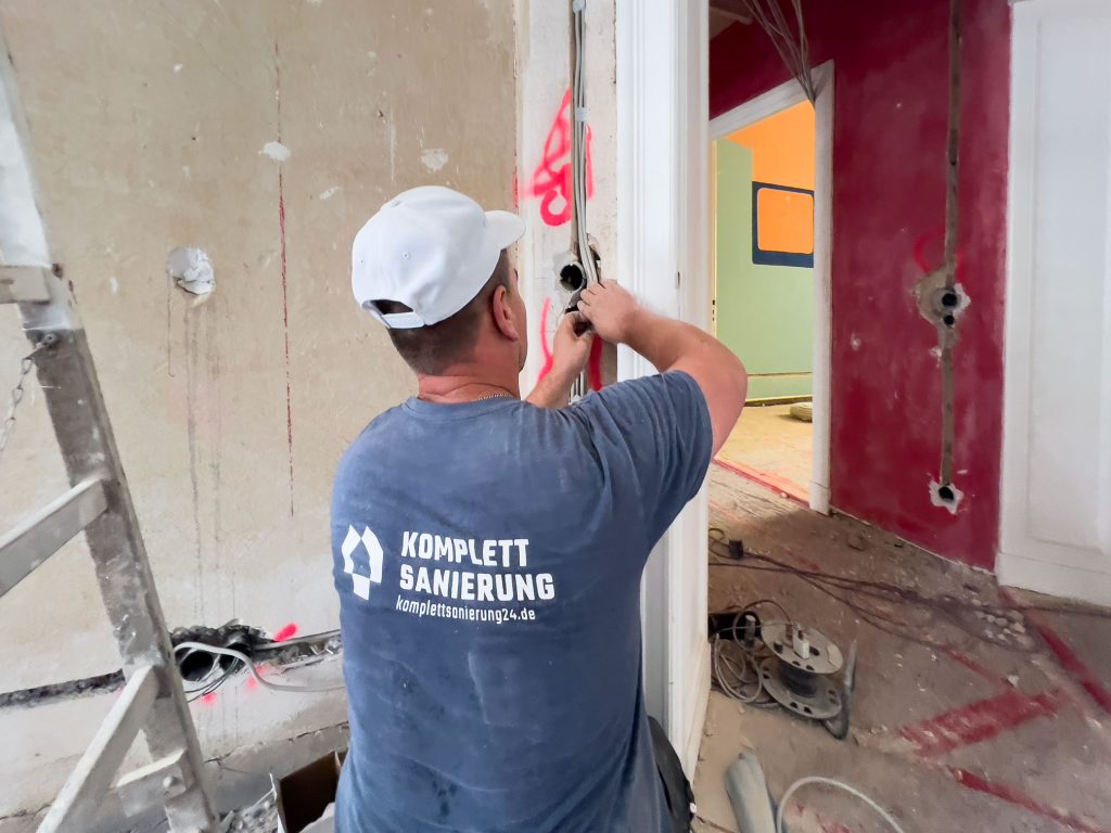 Unsere Elektroinstallationen im Rahmen der Komplettsanierung bieten Ihnen moderne, sichere und zukunftsorientierte Lösungen.