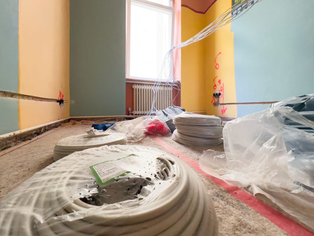 Unsere Elektroinstallationen im Rahmen der Komplettsanierung bieten Ihnen moderne, sichere und zukunftsorientierte Lösungen.